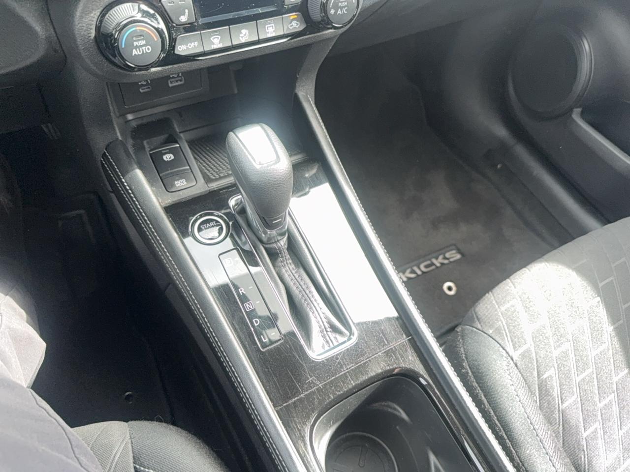 2025 Nissan Kicks Play SV