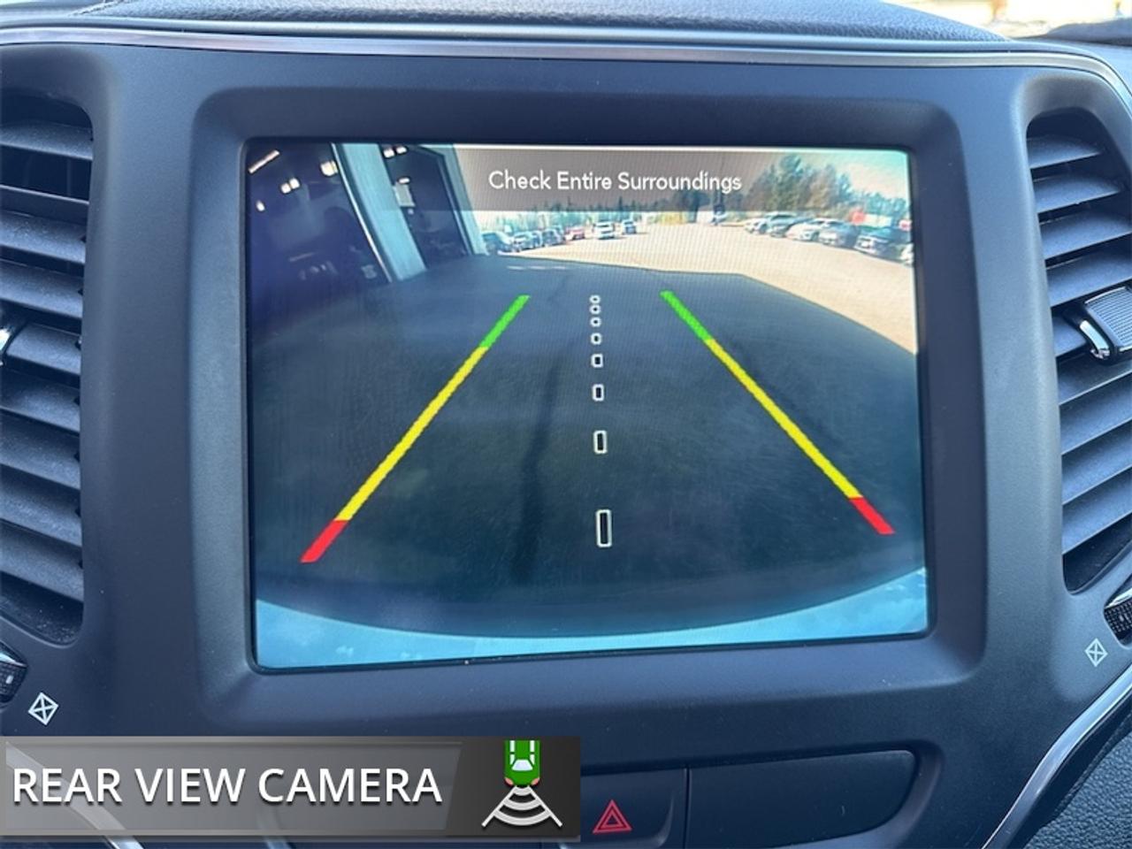 2022 Jeep Cherokee Altitude  Panoramic Sunroof - Low Mileage Photo