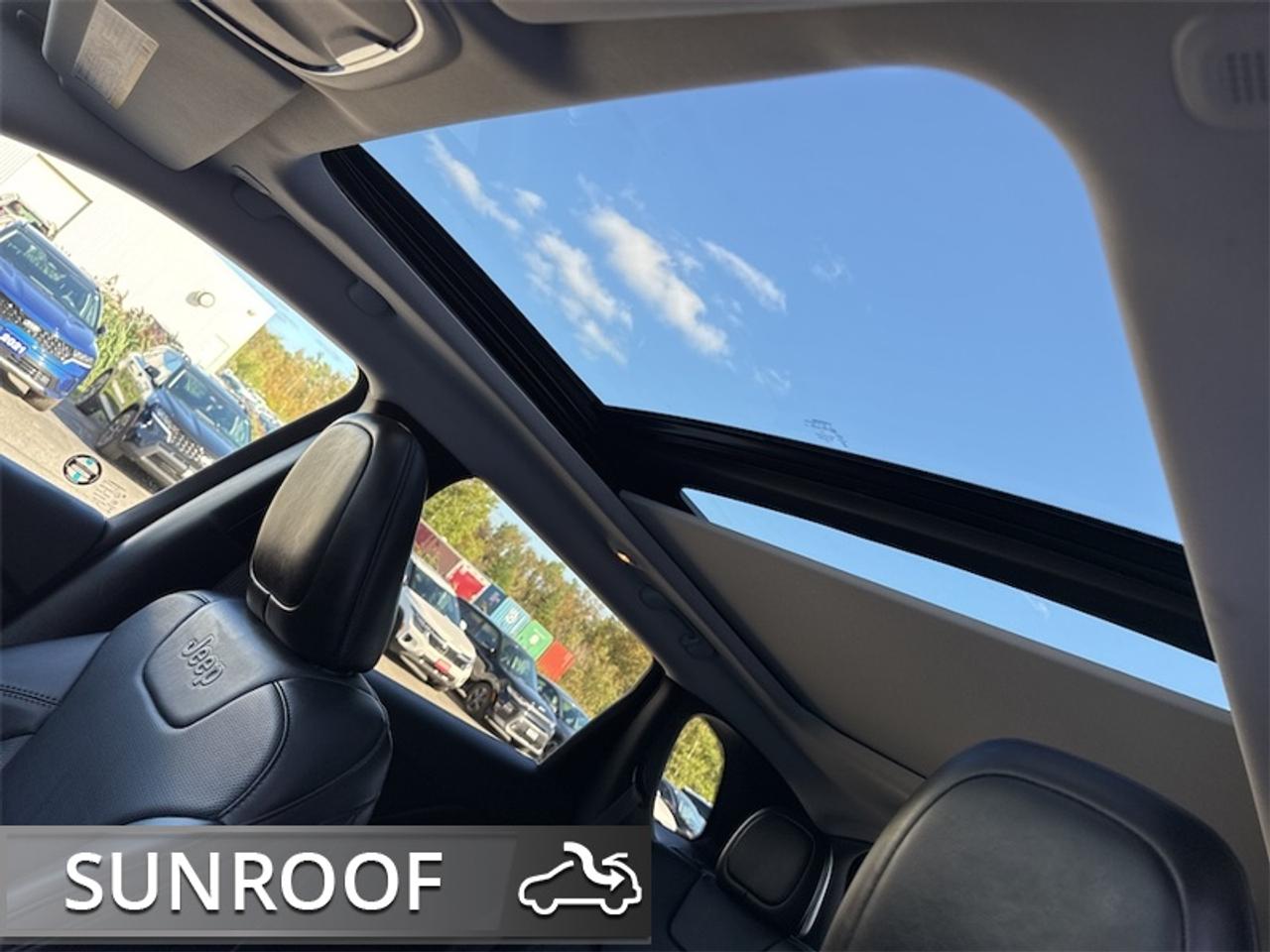 2022 Jeep Cherokee Altitude  Panoramic Sunroof - Low Mileage Photo