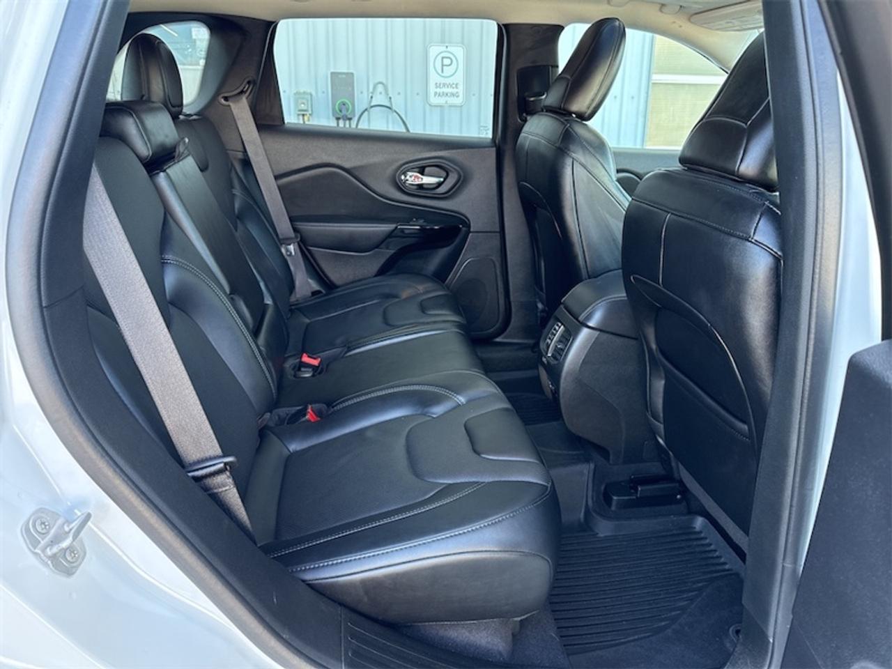 2022 Jeep Cherokee Altitude  Panoramic Sunroof - Low Mileage Photo