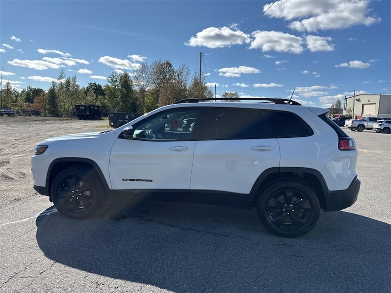 2022 Jeep Cherokee Altitude  Panoramic Sunroof - Low Mileage Photo