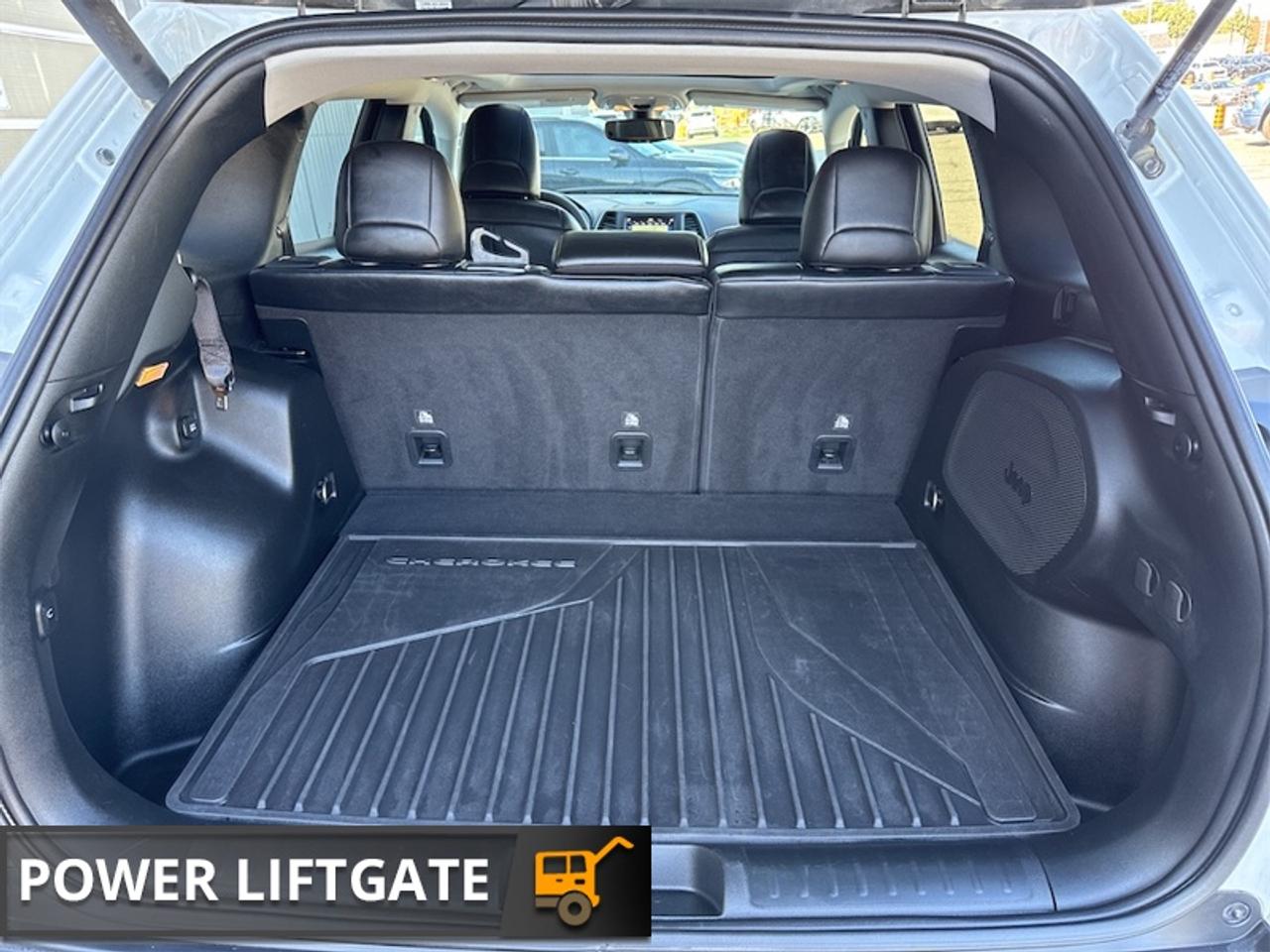 2022 Jeep Cherokee Altitude  Panoramic Sunroof - Low Mileage Photo