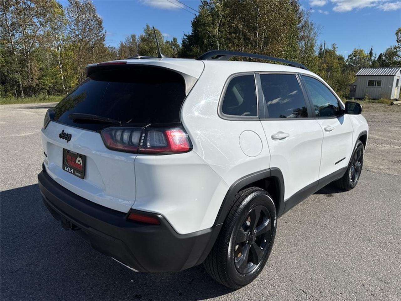 2022 Jeep Cherokee Altitude  Panoramic Sunroof - Low Mileage Photo