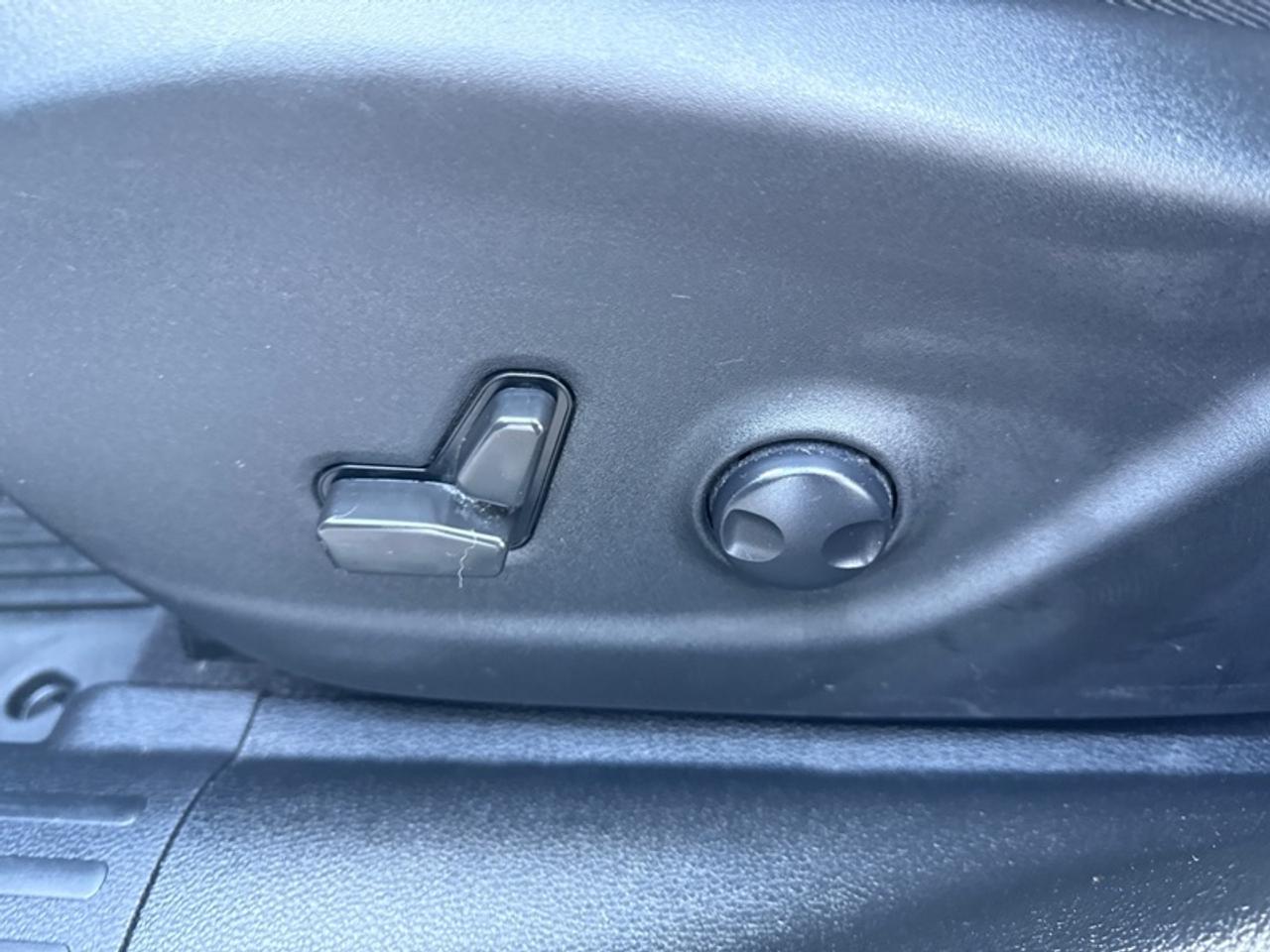 2022 Jeep Cherokee Altitude  Panoramic Sunroof - Low Mileage Photo
