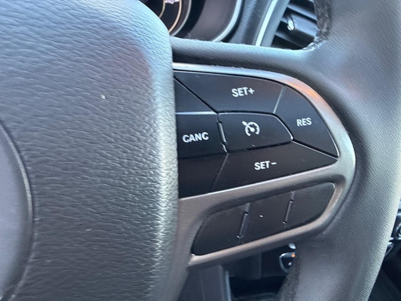 2022 Jeep Cherokee Altitude  Panoramic Sunroof - Low Mileage Photo