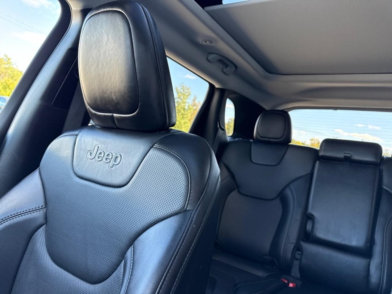 2022 Jeep Cherokee Altitude  Panoramic Sunroof - Low Mileage Photo