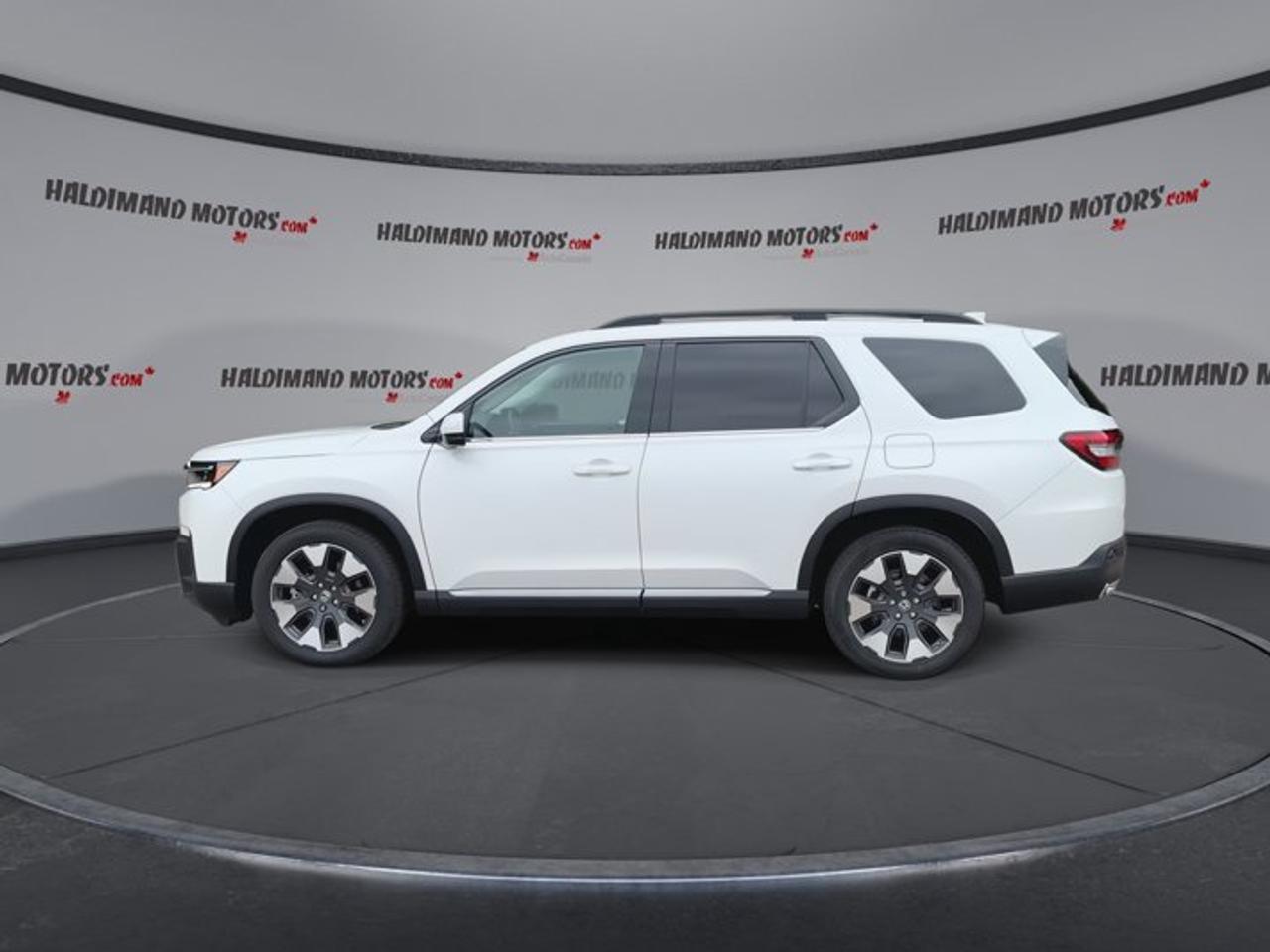 2026 Honda Pilot Touring AWD | One Owner | No Accidents | Vent. Front Seats Photo