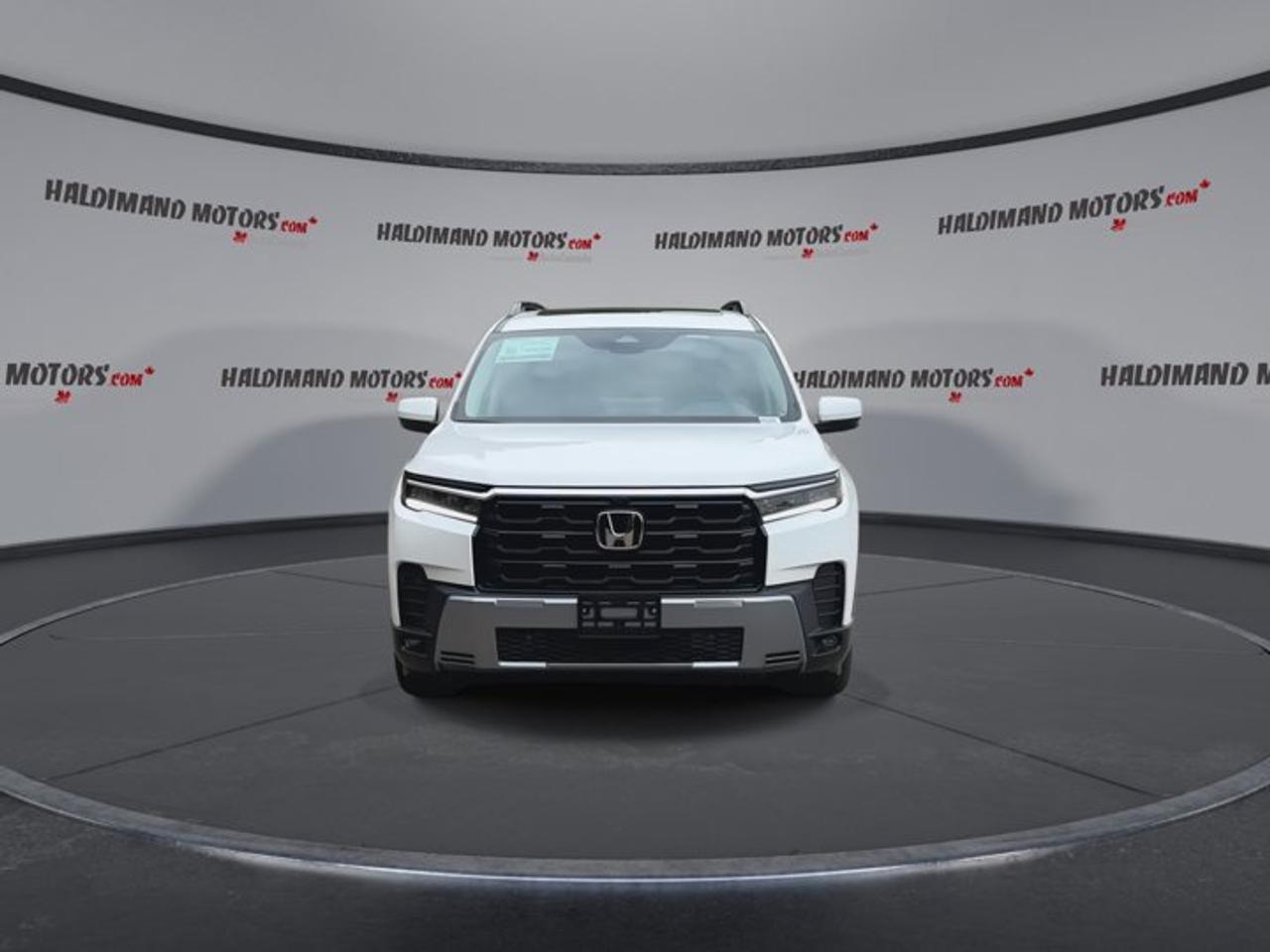 2026 Honda Pilot Touring AWD | One Owner | No Accidents | Vent. Front Seats Photo2