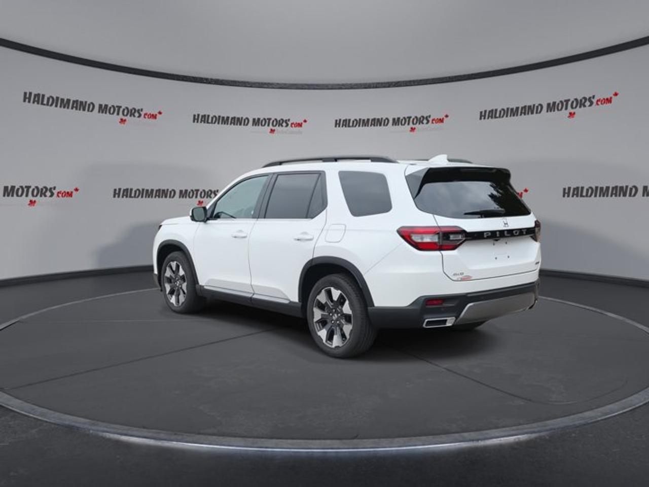 2026 Honda Pilot Touring AWD | One Owner | No Accidents | Vent. Front Seats Photo