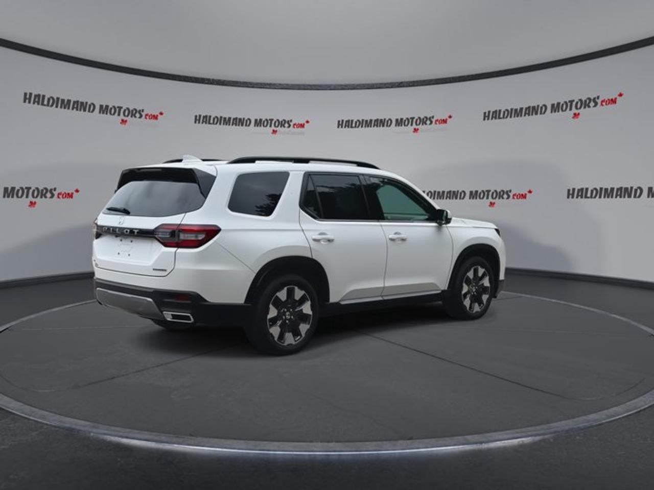 2026 Honda Pilot Touring AWD | One Owner | No Accidents | Vent. Front Seats Photo