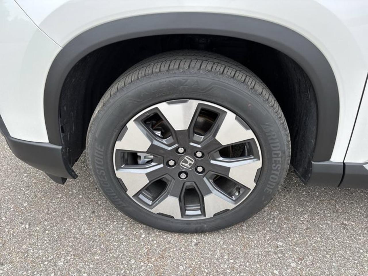 2026 Honda Pilot Touring AWD | One Owner | No Accidents | Vent. Front Seats Photo