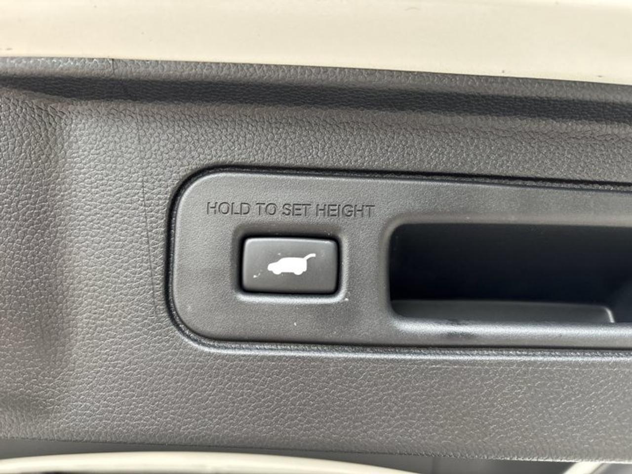 2026 Honda Pilot Touring AWD | One Owner | No Accidents | Vent. Front Seats Photo