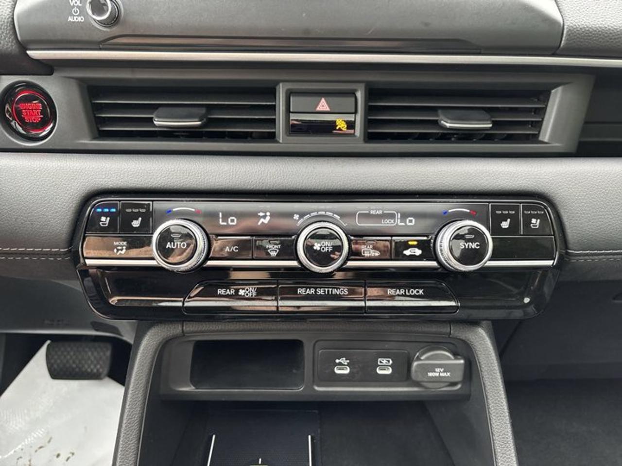 2026 Honda Pilot Touring AWD | One Owner | No Accidents | Vent. Front Seats Photo