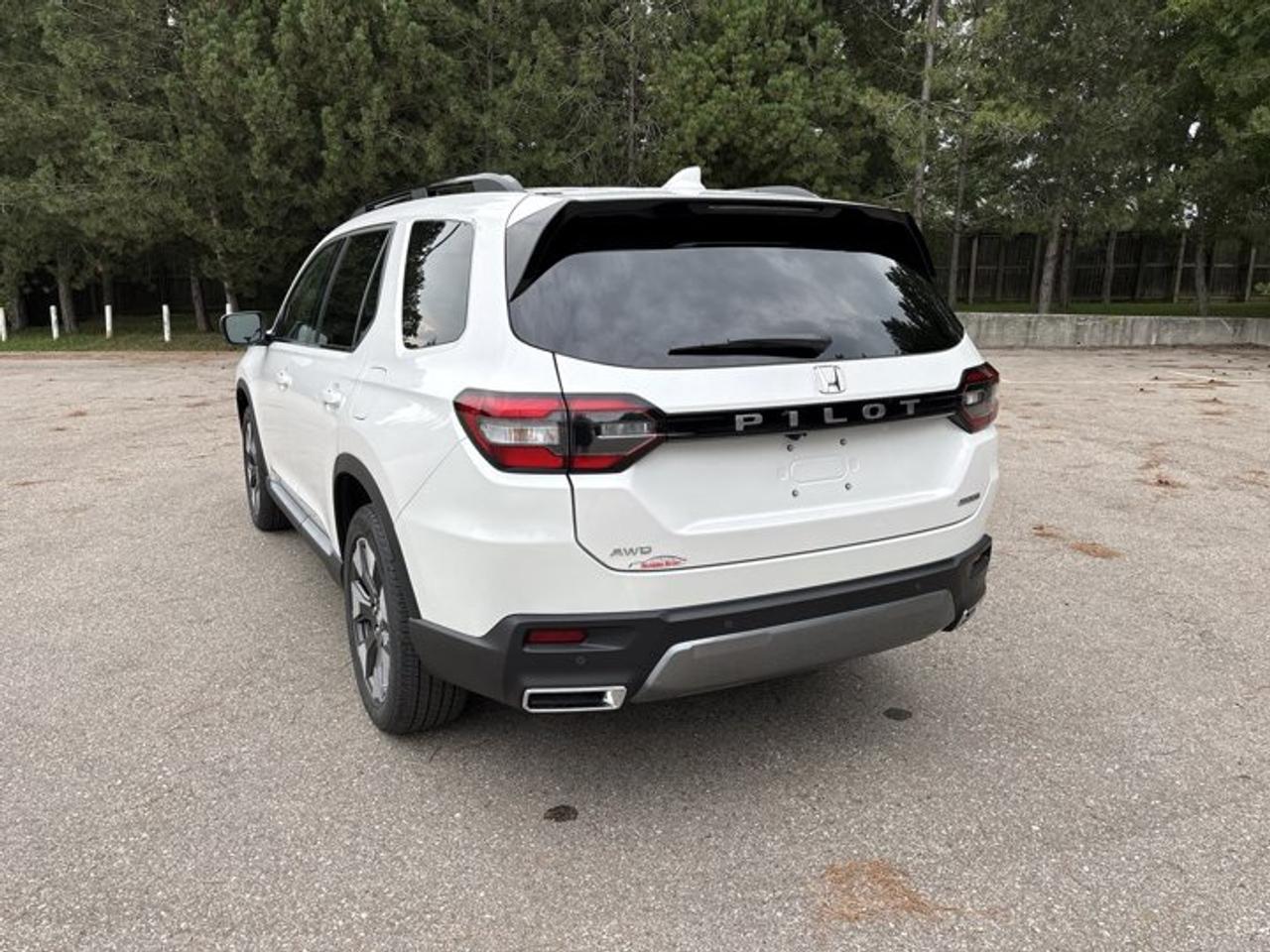 2026 Honda Pilot Touring AWD | One Owner | No Accidents | Vent. Front Seats Photo