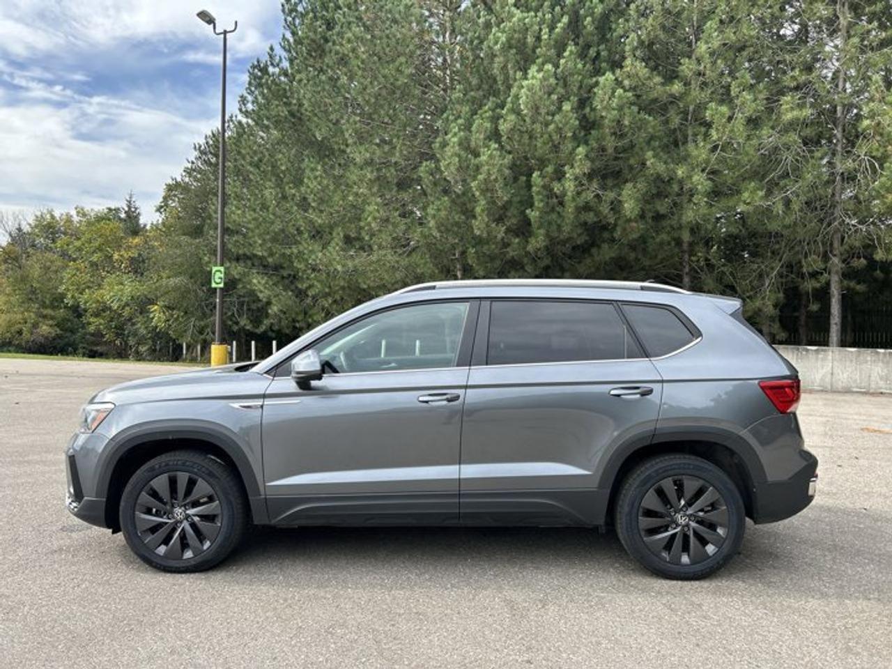 2024 Volkswagen Taos Comfortline FWD | No Accidents | Heated Steering Wheel Photo