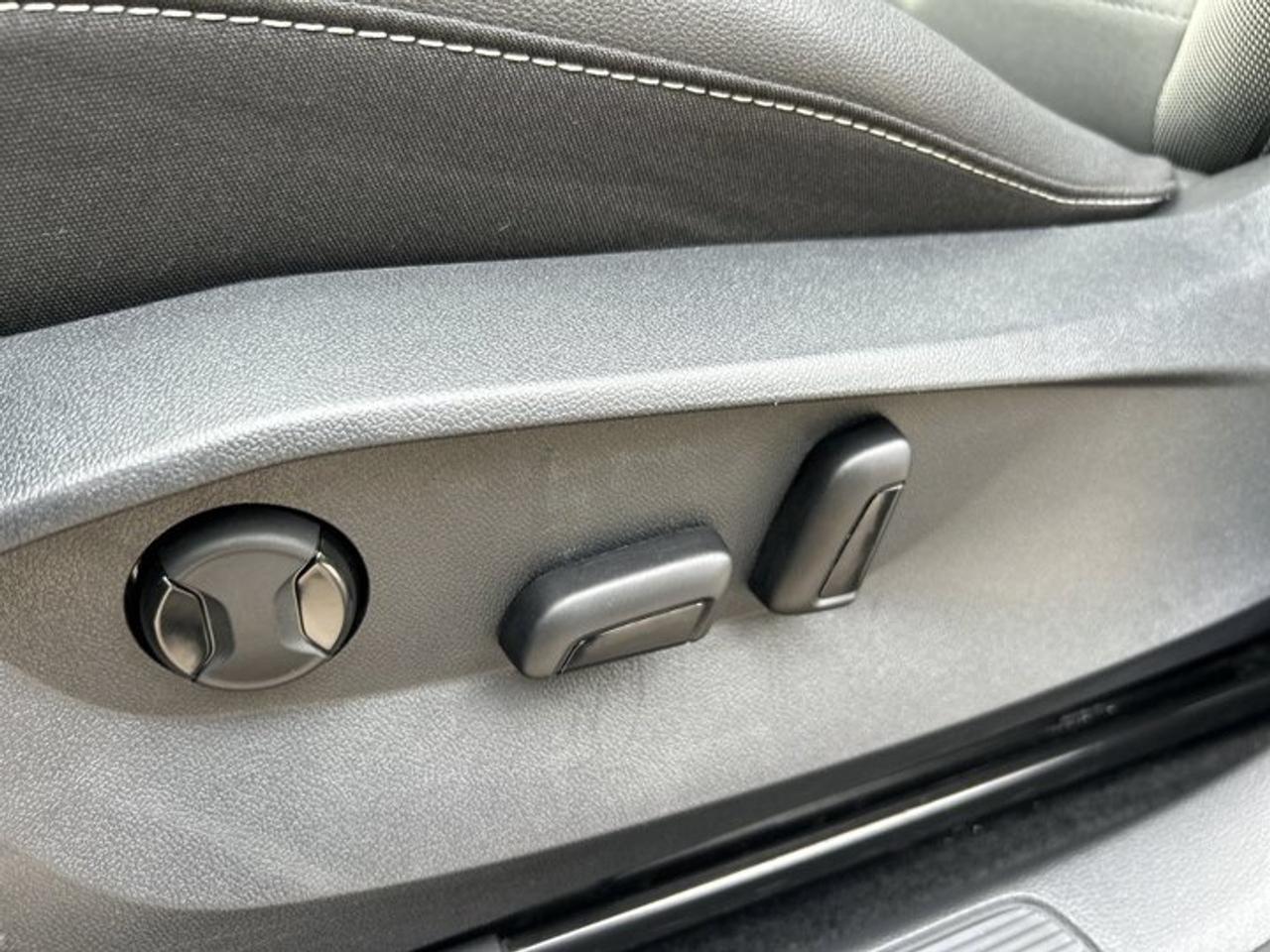 2024 Volkswagen Taos Comfortline FWD | No Accidents | Heated Steering Wheel Photo