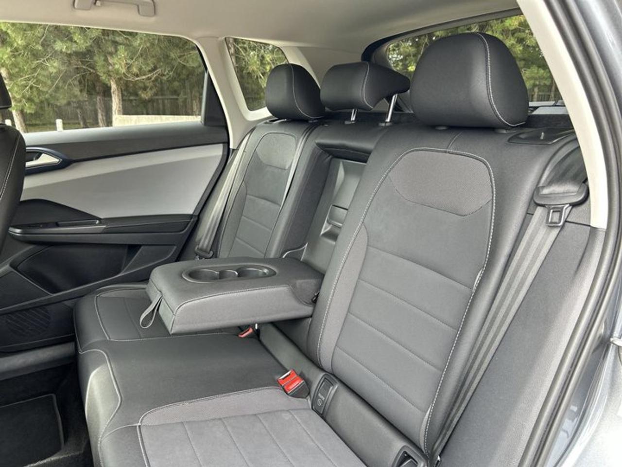 2024 Volkswagen Taos Comfortline FWD | No Accidents | Heated Steering Wheel Photo