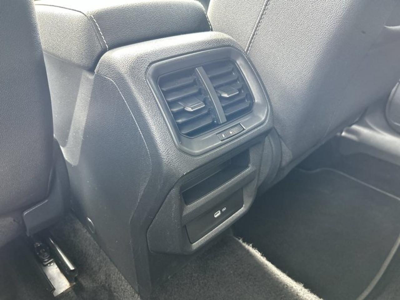 2024 Volkswagen Taos Comfortline FWD | No Accidents | Heated Steering Wheel Photo