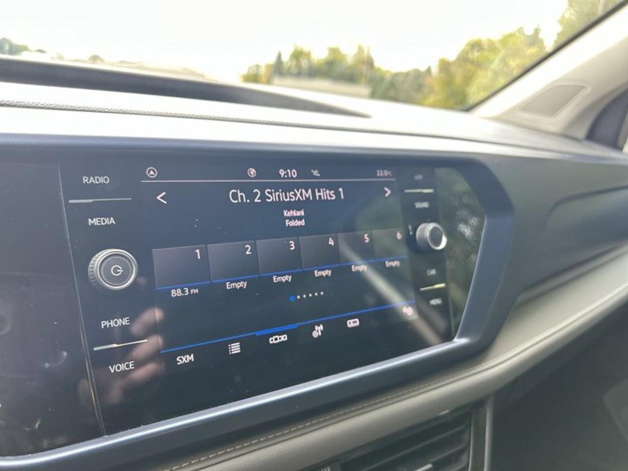 2024 Volkswagen Taos Comfortline FWD | No Accidents | Heated Steering Wheel Photo
