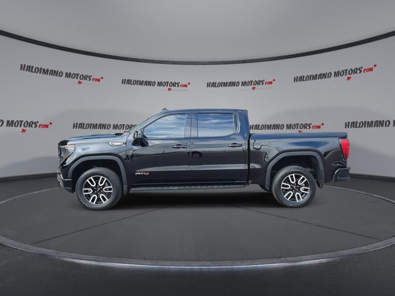 2025 GMC Sierra 1500 AT4 Crew Cab 6' Box 4WD | No Accidents | Vent. Front Seats Photo