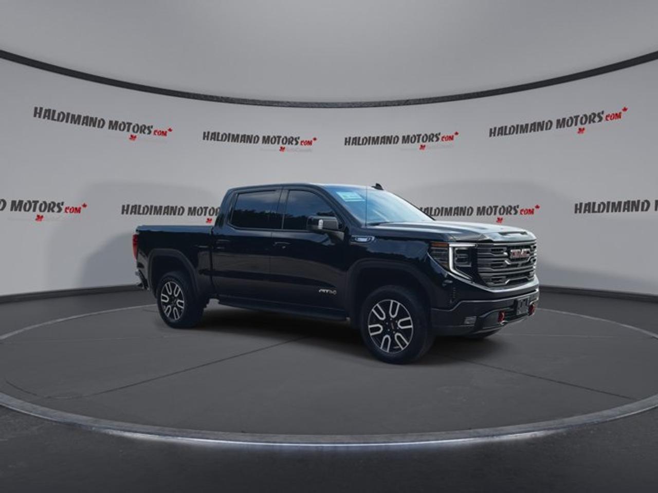 2025 GMC Sierra 1500 AT4 Crew Cab 6' Box 4WD | No Accidents | Vent. Front Seats Photo5