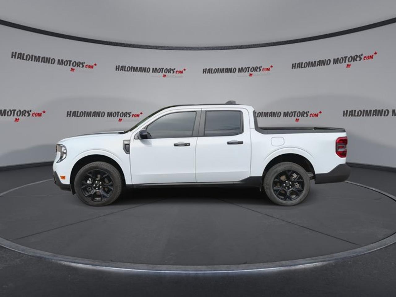 2025 Ford Maverick XLT SuperCrew AWD | One Owner | No Accidents Photo4