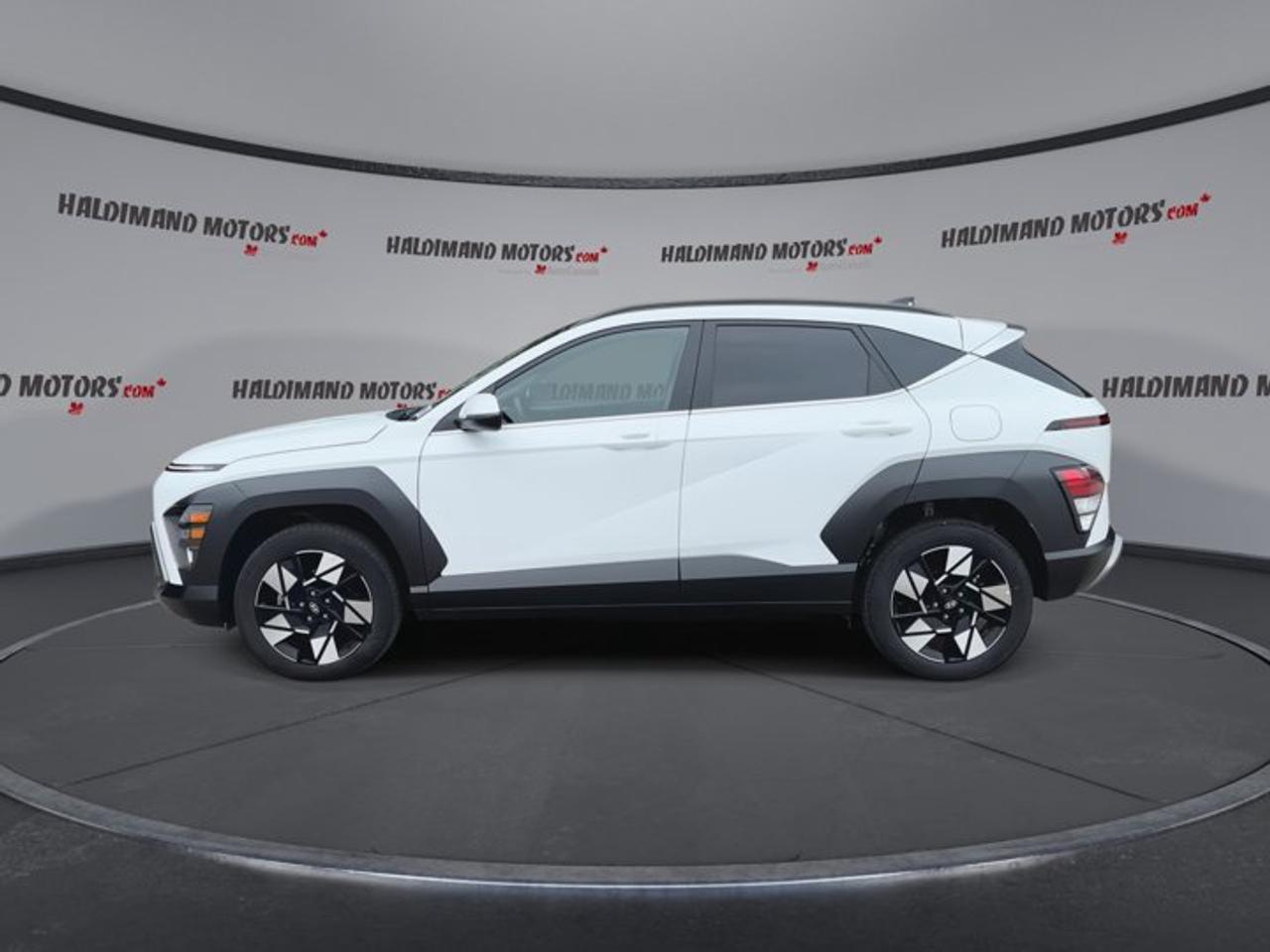 2025 Hyundai KONA Preferred AWD | No Accidents | Leather Seats Photo4
