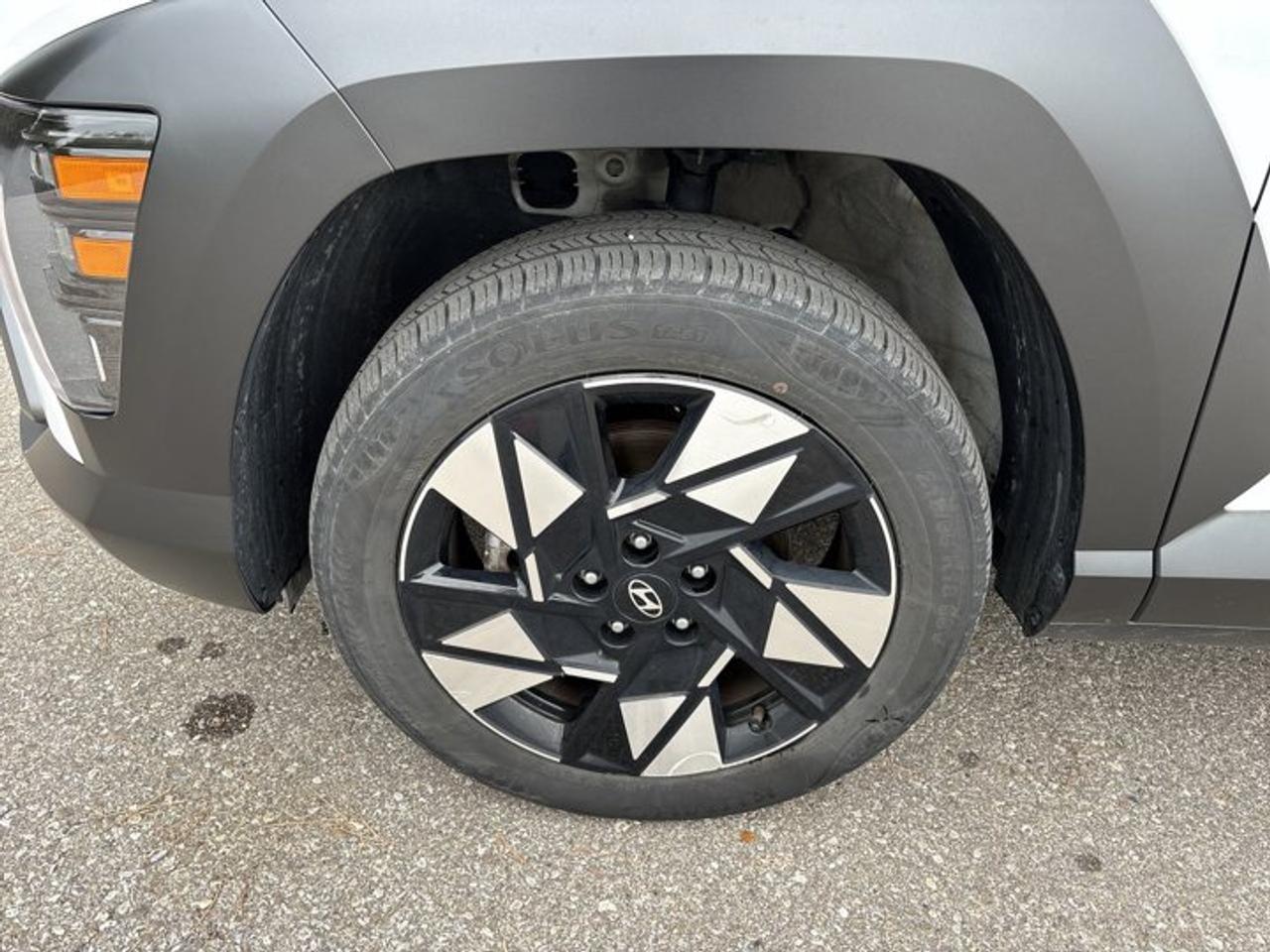 2025 Hyundai KONA Preferred AWD | No Accidents | Leather Seats Photo