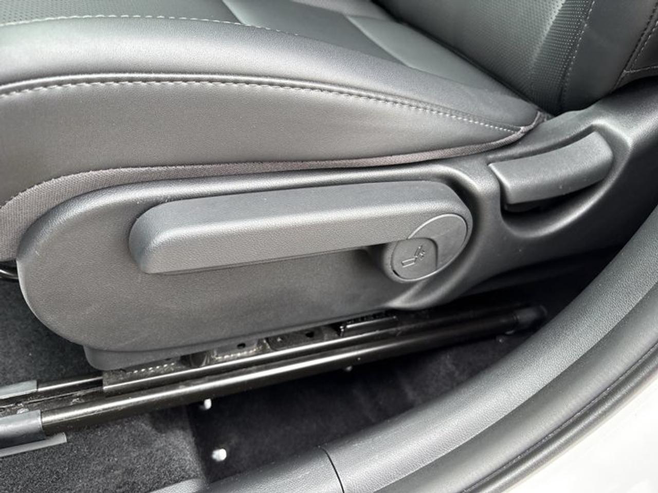 2025 Hyundai KONA Preferred AWD | No Accidents | Leather Seats Photo