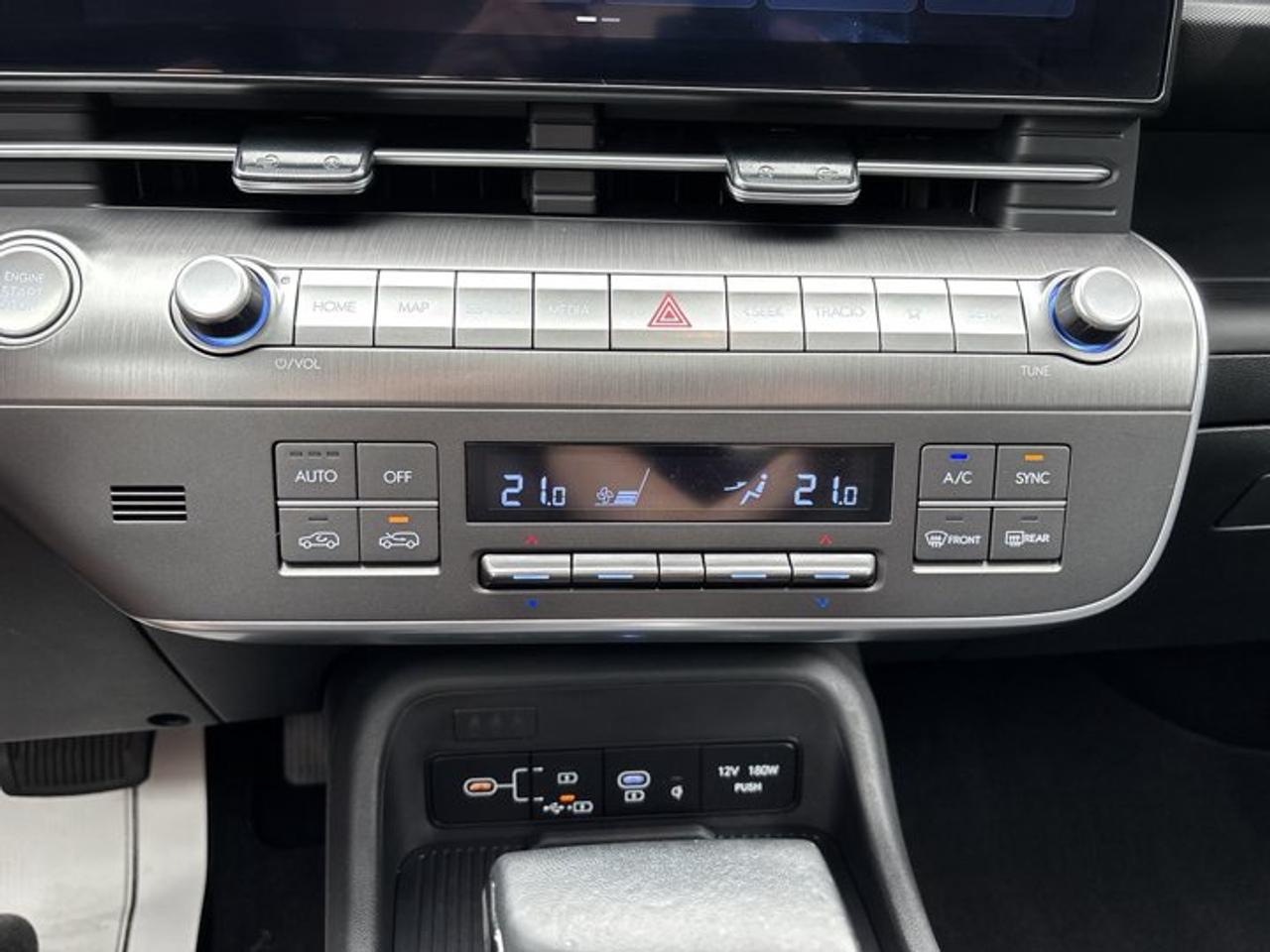2025 Hyundai KONA Preferred AWD | No Accidents | Leather Seats Photo