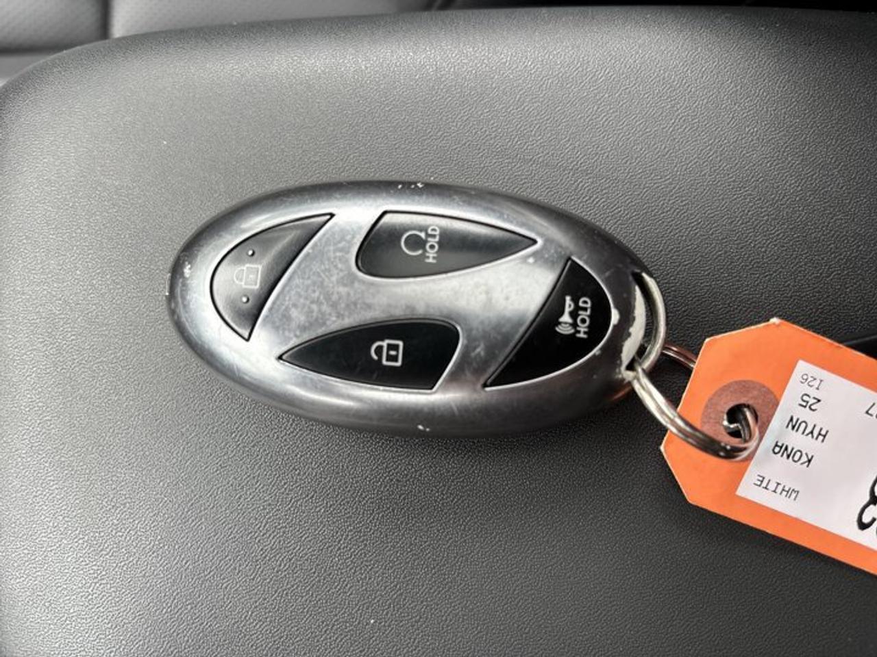 2025 Hyundai KONA Preferred AWD | No Accidents | Leather Seats Photo