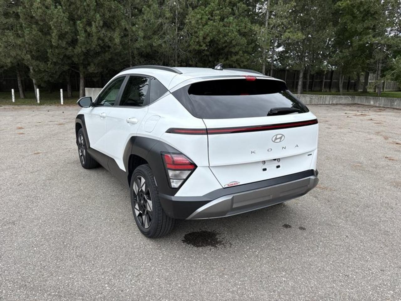 2025 Hyundai KONA Preferred AWD | No Accidents | Leather Seats Photo
