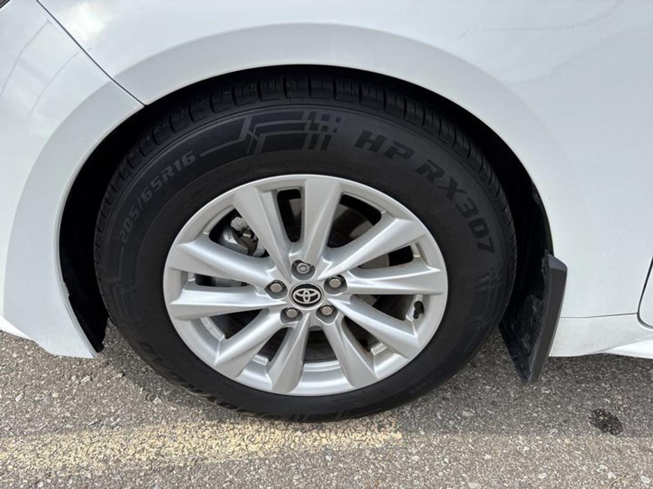 2026 Toyota Corolla LE | Sunroof | Heated Steering Wheel Photo