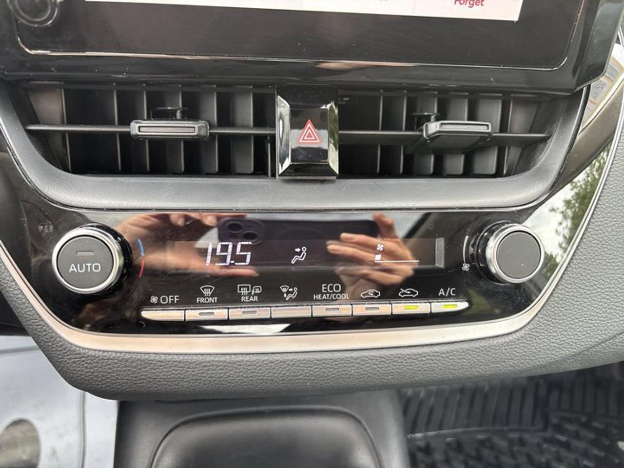 2026 Toyota Corolla LE | Sunroof | Heated Steering Wheel Photo
