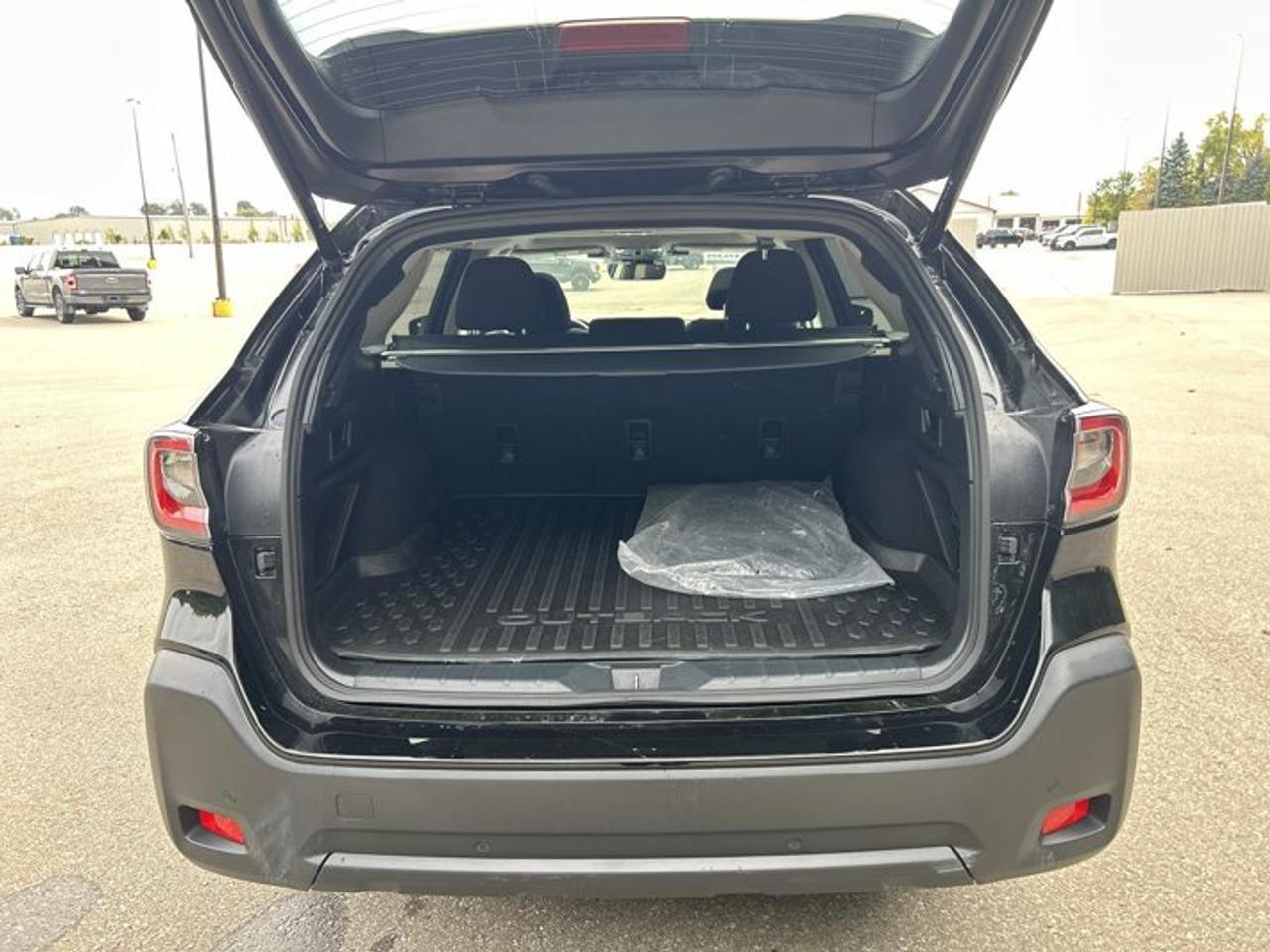 2025 Subaru Outback Touring AWD | No Accidents | Heated Steering Wheel Photo