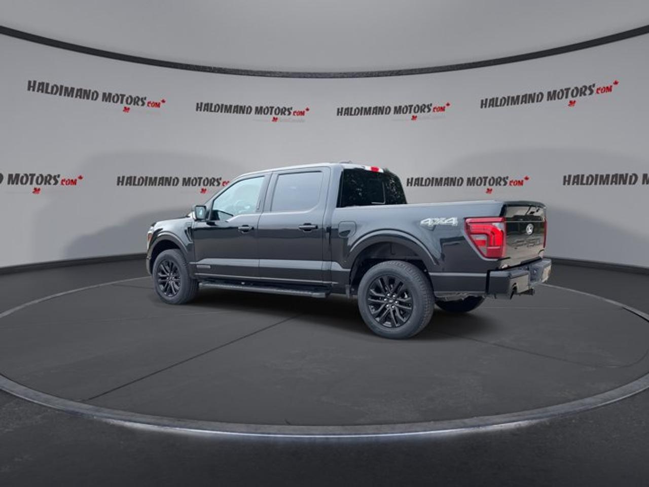 2024 Ford F-150 LARIAT SuperCrew 5.5' Box 4WD | One Owner | Leather Seats Photo