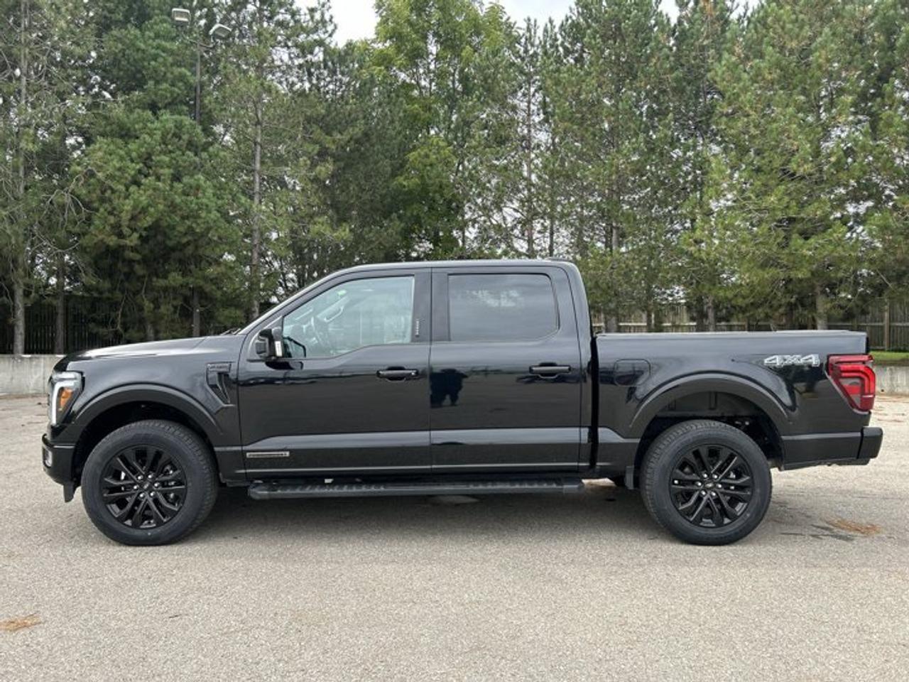 2024 Ford F-150 LARIAT SuperCrew 5.5' Box 4WD | One Owner | Leather Seats Photo