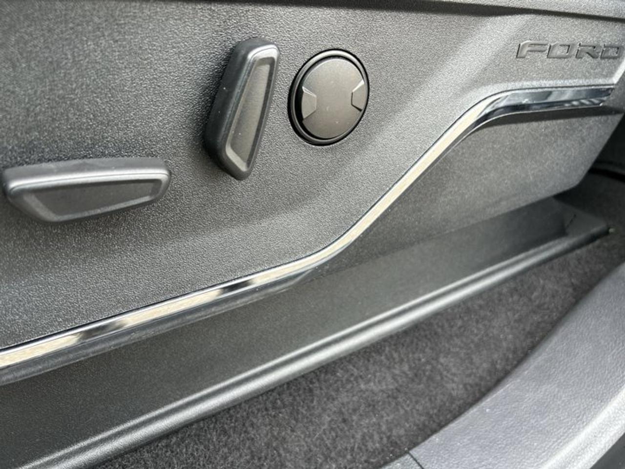 2024 Ford F-150 LARIAT SuperCrew 5.5' Box 4WD | One Owner | Leather Seats Photo