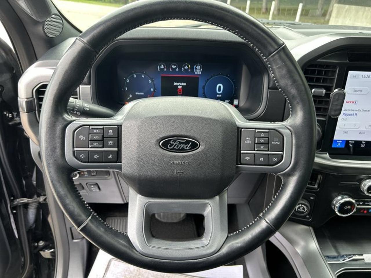 2024 Ford F-150 LARIAT SuperCrew 5.5' Box 4WD | One Owner | Leather Seats Photo
