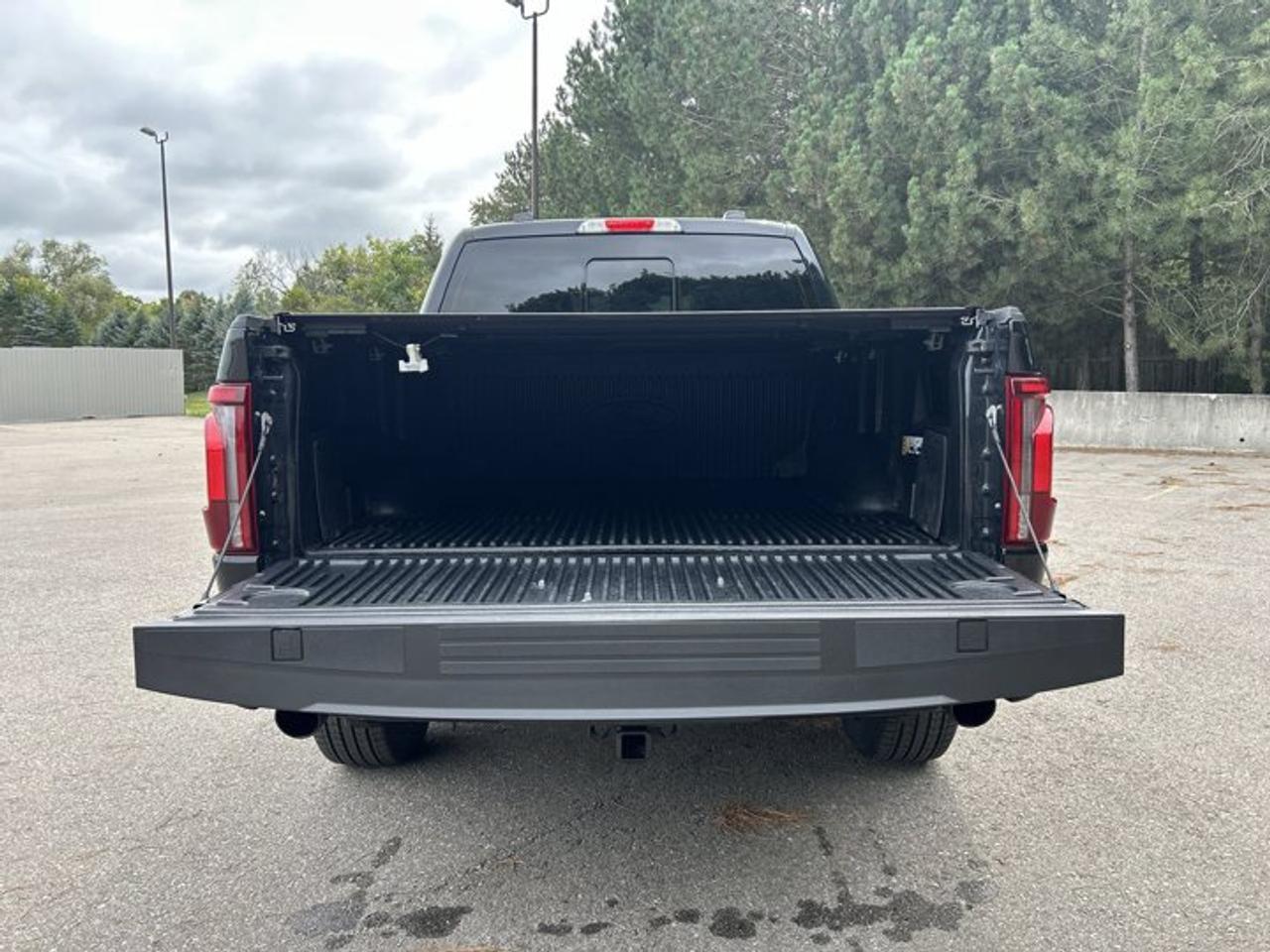2024 Ford F-150 LARIAT SuperCrew 5.5' Box 4WD | One Owner | Leather Seats Photo