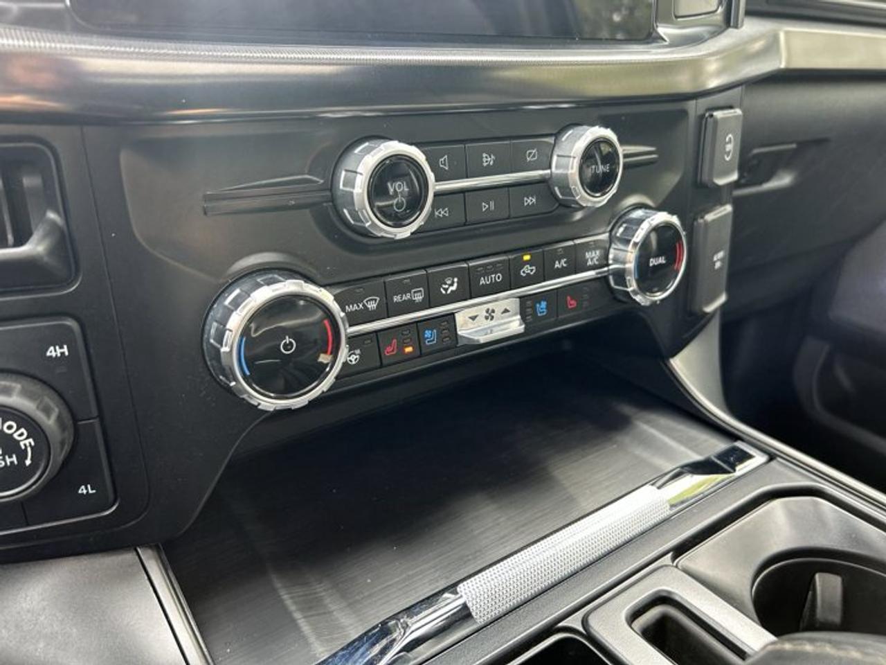2024 Ford F-150 LARIAT SuperCrew 5.5' Box 4WD | One Owner | Leather Seats Photo