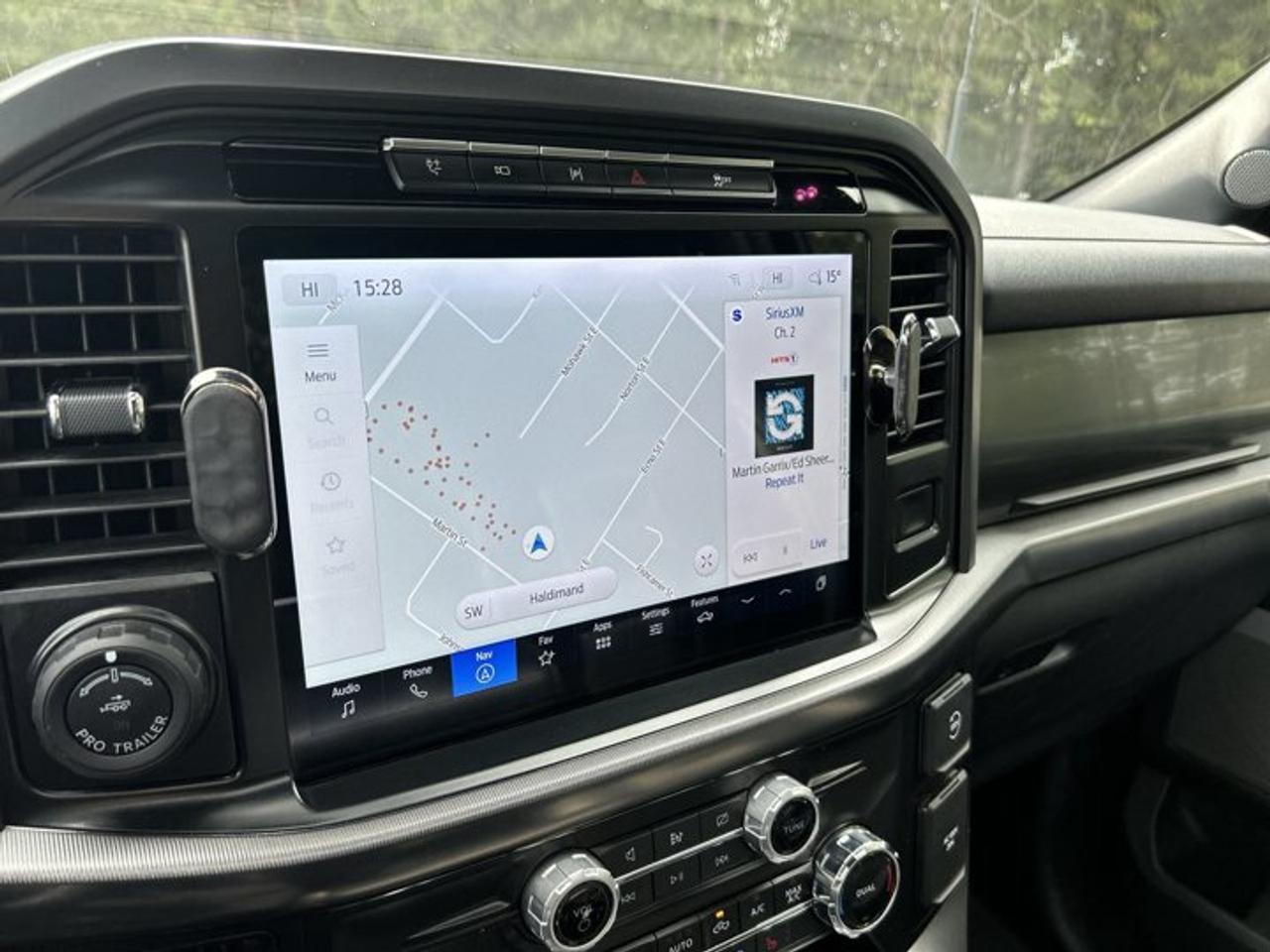 2024 Ford F-150 LARIAT SuperCrew 5.5' Box 4WD | One Owner | Leather Seats Photo