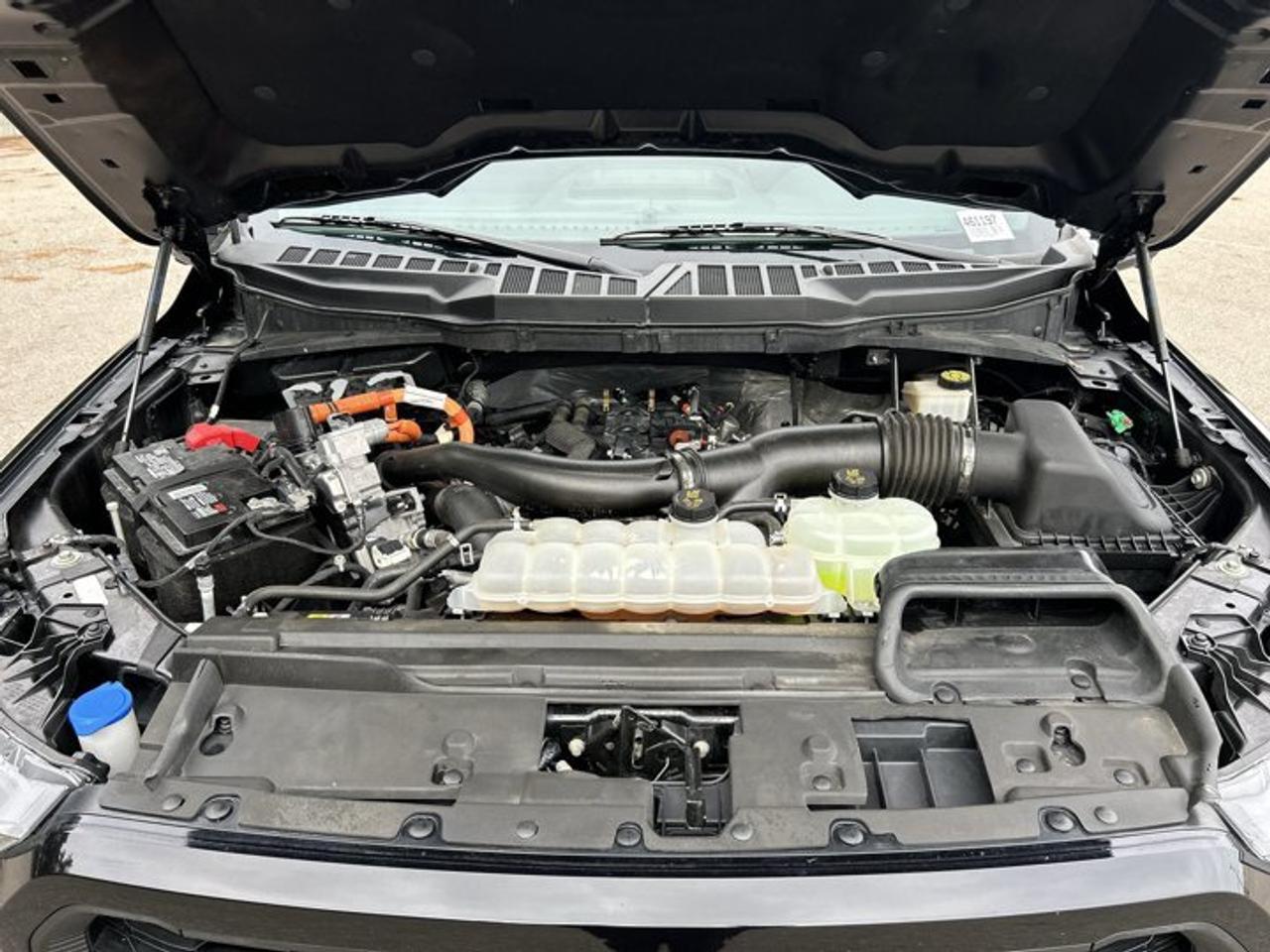 2024 Ford F-150 LARIAT SuperCrew 5.5' Box 4WD | One Owner | Leather Seats Photo