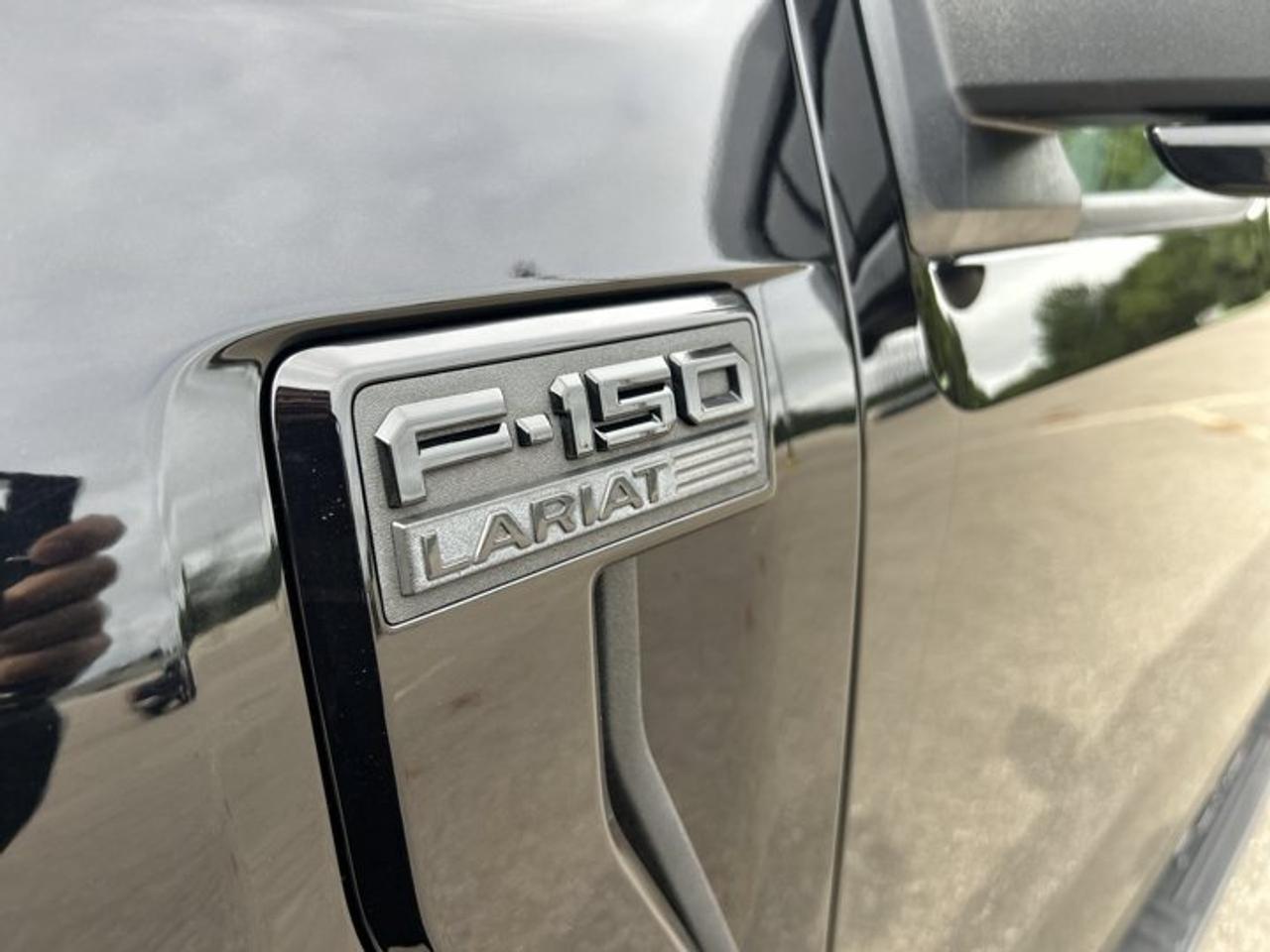 2024 Ford F-150 LARIAT SuperCrew 5.5' Box 4WD | One Owner | Leather Seats Photo