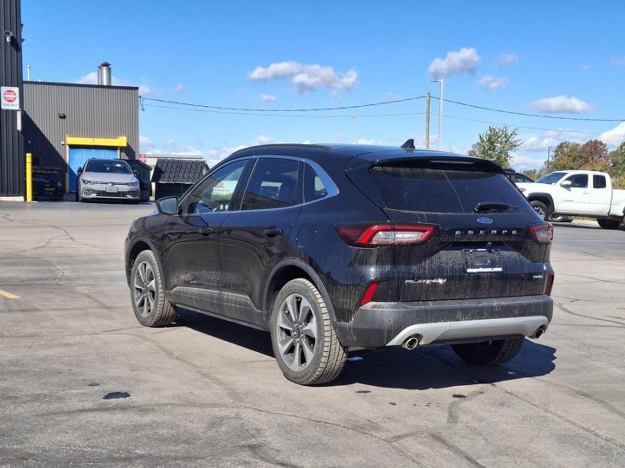 2025 Ford Escape Platinum | Leather | Panoramic Sunroof | Heated Seats + Steering | Adaptive Cruise | and More ! Photo2