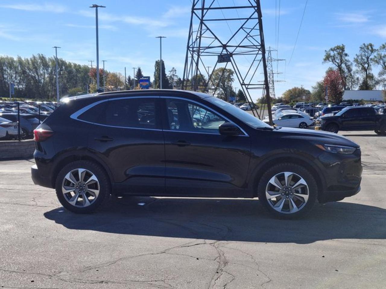 2025 Ford Escape Platinum | Leather | Panoramic Sunroof | Heated Seats + Steering | Adaptive Cruise | and More ! Photo