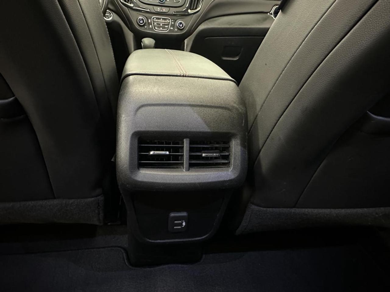 2022 Chevrolet Equinox RS/AWD/PANOROOF/1 OWNER GM LEASE RETURN! Photo