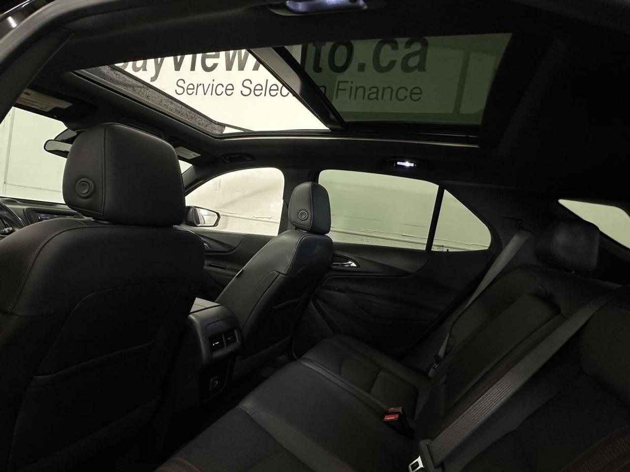 2022 Chevrolet Equinox RS/AWD/PANOROOF/1 OWNER GM LEASE RETURN! Photo