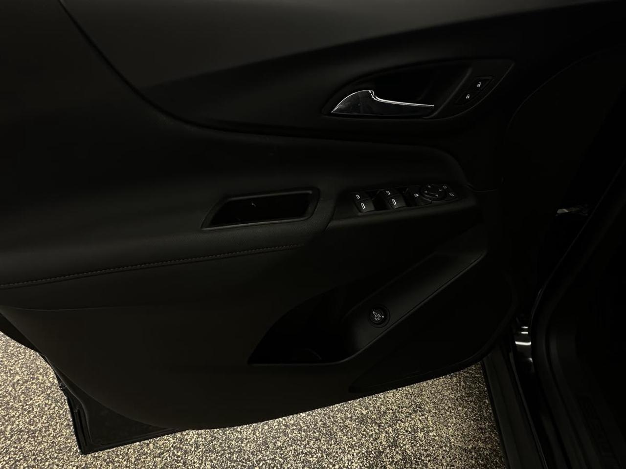 2022 Chevrolet Equinox RS/AWD/PANOROOF/1 OWNER GM LEASE RETURN! Photo