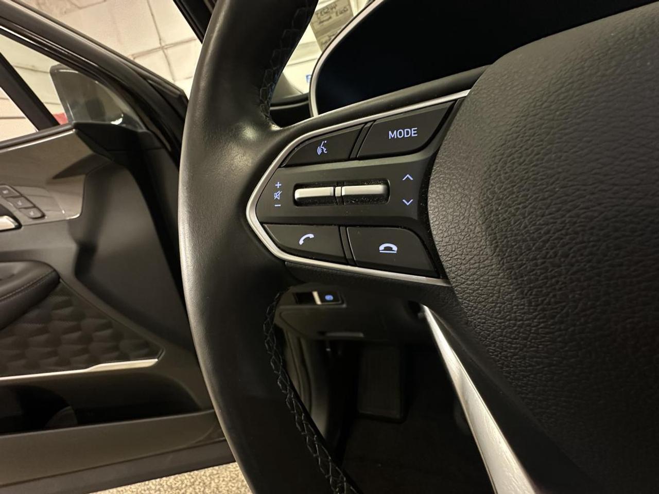 2023 Hyundai Santa Fe HEV Luxury LUXURY/HYBRID/AWD/LEATHER/PANOROOF/NAV/OFF 1 OWNER LEASE! Photo